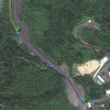 内之浦宇宙観測所と国道448号線を拡大した現地の航空写真(Google マップ)。Bのポイントが観測所入口近辺から300m。本当に目と鼻の先。