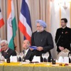 インドのシン首相が訪タイ、インラク首相と会談