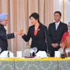 インドのシン首相が訪タイ、インラク首相と会談