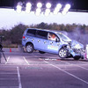 【自動車アセスメント2004】写真蔵…衝撃で吹っ飛ぶ ラフェスタ