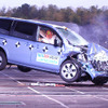 【自動車アセスメント2004】写真蔵…衝撃で吹っ飛ぶ ラフェスタ