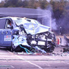 【自動車アセスメント2004】写真蔵…衝撃で吹っ飛ぶ ラフェスタ