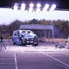 【自動車アセスメント2004】写真蔵…衝撃で吹っ飛ぶ ラフェスタ