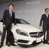 写真左、メルセデスベンツ日本の上野金太郎社長（メルセデスベンツ A45 AMG 4MATIC 発表会）