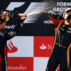 2013年 ドイツGPで勝利したレッドブルのセバスチャン・ベッテル（左）とシャンパンをラッパ飲みするキミ・ライコネン