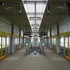 市場前駅のホーム。駅名の由来である豊洲新市場が未完成のため、1日あたりの利用者は20～30人と極めて少ない。