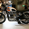 【東京モーターサイクルショー05】復活の老舗、トライアンフ写真蔵