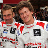 ミハエル・クルム (左) と ルーカス・オルドネス (右)は、ニッサン・アルティマV8スーパーカーを初めてドライブする