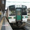 米沢駅で発車を待つ山形線の新庄行き普通列車。