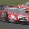 首位に立った#38 SC430だが、混戦のなかで無念のスピンオフ。写真：TOYOTA