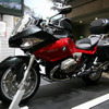 【東京モーターサイクルショー05】写真蔵…大きくなるBMWブース