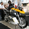 【東京モーターサイクルショー05】写真蔵…大きくなるBMWブース