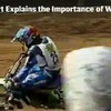 ロレッタでの少年時代について語るスチュアート（動画キャプチャ）