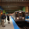 引退記念運転で、ブルーライン・オヘア駅に停車中のシカゴ交通局(CTA)2200形電車