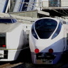 JR東日本の651系（左）とE657系。現在の『スーパーひたち』『フレッシュひたち』はE657系で統一されているが、10月から一部の『フレッシュひたち』が651系で運転される。