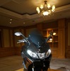 ベスパ946発表会にて同時展示された アプリリア SRV850