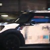 ボディパネルが電光掲示板になったMINIクロスオーバー