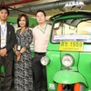 伊藤氏（左）と電気トゥクトゥク開発チーム代表