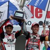 ヤマハYSPレーシングチームの中須賀克行（右）と吉川和多留