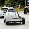 パレードに参加した日産リーフのカットモデル