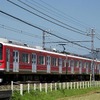 通勤形電車の1000形。今回の「ファミリー鉄道展」では箱根登山鉄道と同じ赤色で塗装された車両が展示される。