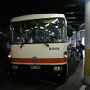 大観峰駅で発車を待つ室堂行きのトロリーバス。「鉄道の日」を含む10月11～21日の期間中、「テッピー」をデザインした行先表示板などが掲出される。