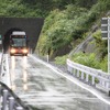 線路敷地を活用した専用道が大幅に増えた気仙沼線BRT。所要時間も短縮され、柳津～気仙沼間は最速便で106分になった。