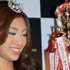 レースクイーン・オブ・ザ・イヤー12-13…女豹ポーズを決める青山めぐ［写真蔵］