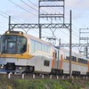 11月3日の五位堂～高安間イベント列車ツアーは団体専用車両「楽」を使用する。