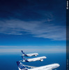 初の編隊飛行を行うA350 XWBとA330、A380