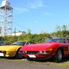 フェラーリ・308GTB（左）とフェラーリ・365GTB/4 デイトナ