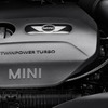 次期MINIハッチバックの2.0リットル直列4気筒ターボエンジン