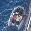 日本郵船グループの多目的コンテナ船が太平洋上で座礁したヨットの乗組員を救助