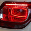 立体的な演出が後続車の目を捉える