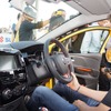 グロージャン、ルーテシアRS 新型のデモ走行を披露