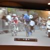 以前のレースで、ダニエル・マーティン選手のすぐ後ろにパンダの着ぐるみをきた客がレースに乱入。