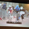 以前のレースで、ダニエル・マーティン選手のすぐ後ろにパンダの着ぐるみをきた客がレースに乱入。