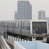 新橋駅から東京臨海副都心を経由して豊洲駅までを結ぶ新交通ゆりかもめ。東京モーターショーの開催にあわせ、モーターショー入場券とフリー切符のセット券を発売する。