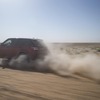 中東ルブアルハリ砂漠を横断する新型レンジローバースポーツ