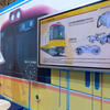 「鉄道技術展」の東京メトロブースで行われている銀座線新型車両1000系のステージ発表の様子