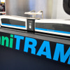 「鉄道技術展」の近畿車両ブースに展示された、バッテリー式LRV「omniTRAM（オムニトラム）」の車両モデル