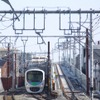 写真は大泉学園駅から見た石神井公園方の線路。左側から仮上り線、仮下り線、高架下り線が並んでおり、今回は仮下り線を高架下り線に切り替える。