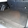 スペアタイヤを入れたため、床板は日本仕様よりも若干底上げされていた