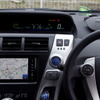 画面回りはフラットで、無駄な凹凸がないフラットフェイスデザイン。運転席のダッシュボードに設置されているのはフロントインフォディスプレイのCY-DF100D。