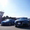 管制塔前に並ぶ「R8」と「RS6 Avant」。