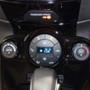 フルオートエアコン。ディスプレイはやや小さめで、各モードの動作状況はイルミで確認する