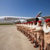 A380とエミレーツ航空のキャビンクルー達