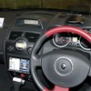 ルノー・メガーヌに取り付けられたフロントインフォディスプレイとR300の組み合わせ