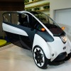 西ホール「SMART MOBILITY CITY2013」のトヨタブースにこっそりと展示されているi-ROADのバージョンアップモデル。