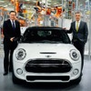 英国オックスフォード工場で生産が開始された新型MINIハッチバック